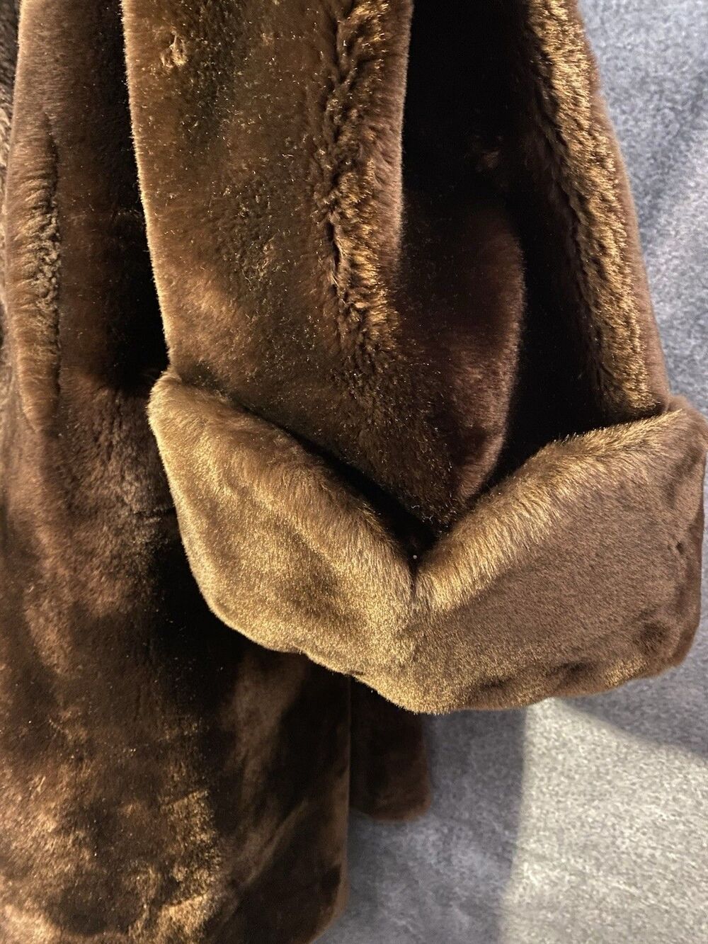 Vintage C.E. Carlson Co Spokane Dark Brown Fur Coat Mid-Century Plush - Picture 4 of 16